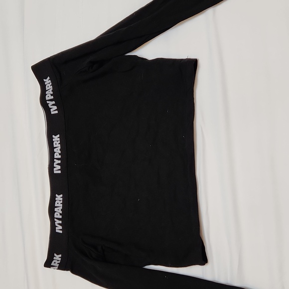 Pre-loved Ivy Park black crop top Size M - Picture 2 of 3
